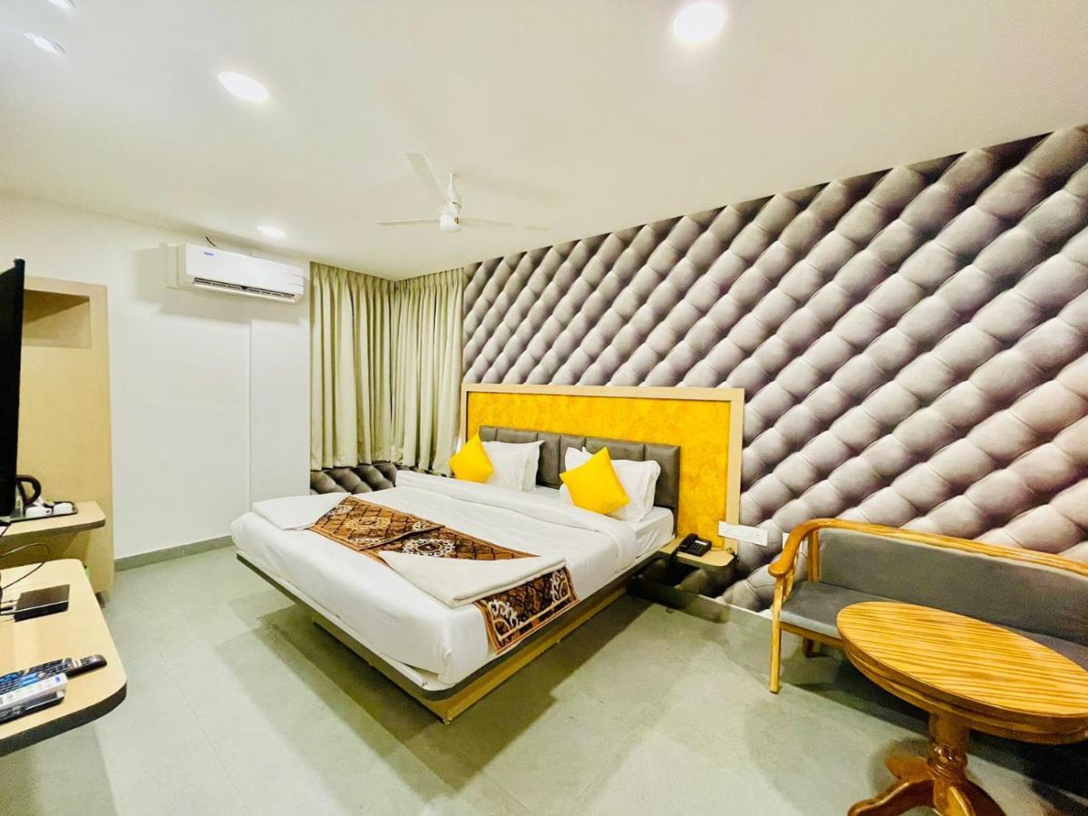 Hotel Lake View Airport Zone Хидерабад Екстериор снимка