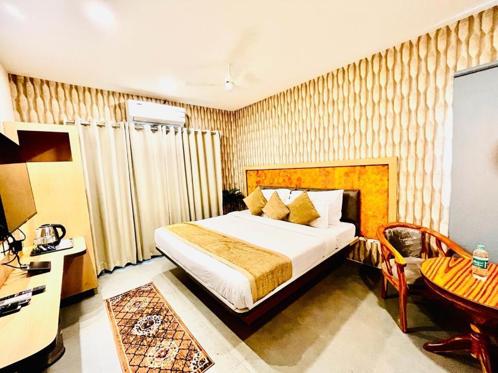 Hotel Lake View Airport Zone Хидерабад Екстериор снимка