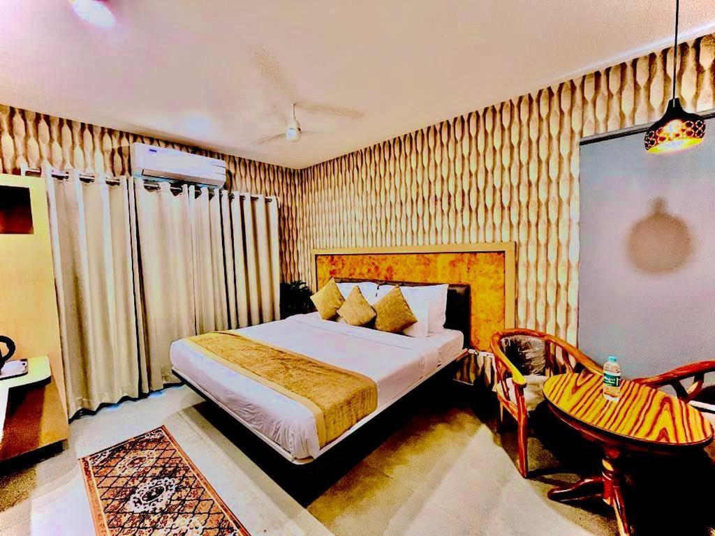 Hotel Lake View Airport Zone Хидерабад Екстериор снимка