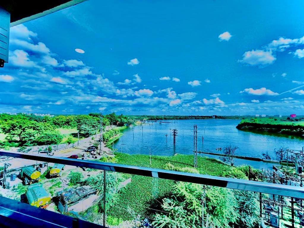 Hotel Lake View Airport Zone Хидерабад Екстериор снимка
