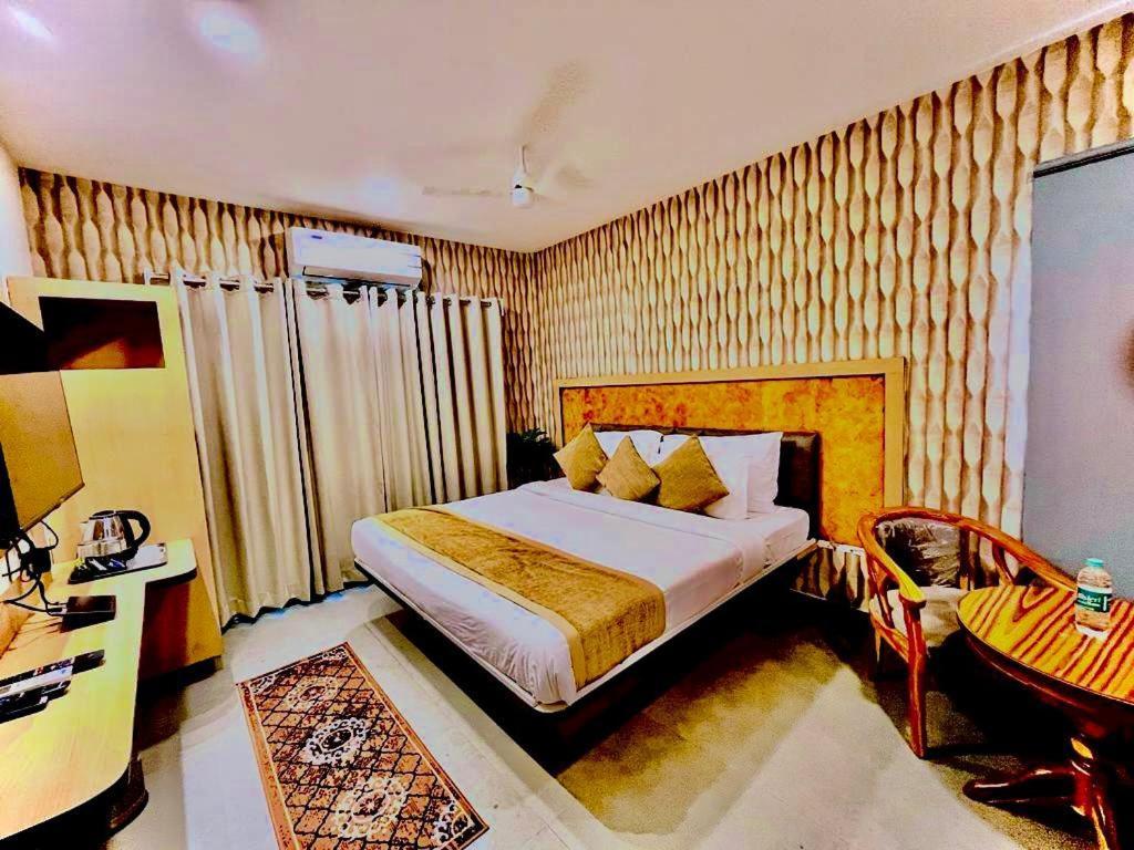 Hotel Lake View Airport Zone Хидерабад Екстериор снимка