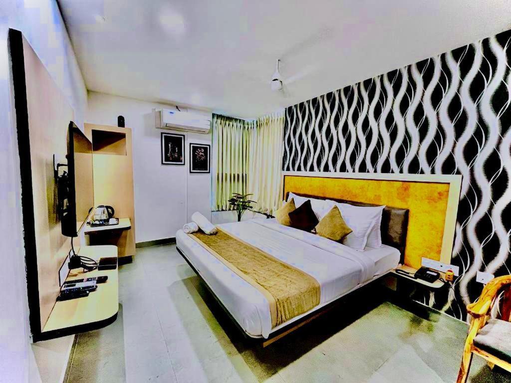 Hotel Lake View Airport Zone Хидерабад Екстериор снимка