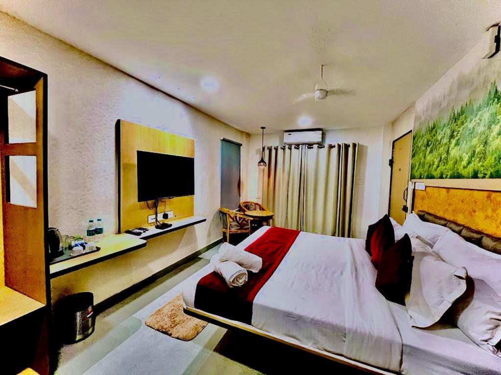 Hotel Lake View Airport Zone Хидерабад Екстериор снимка
