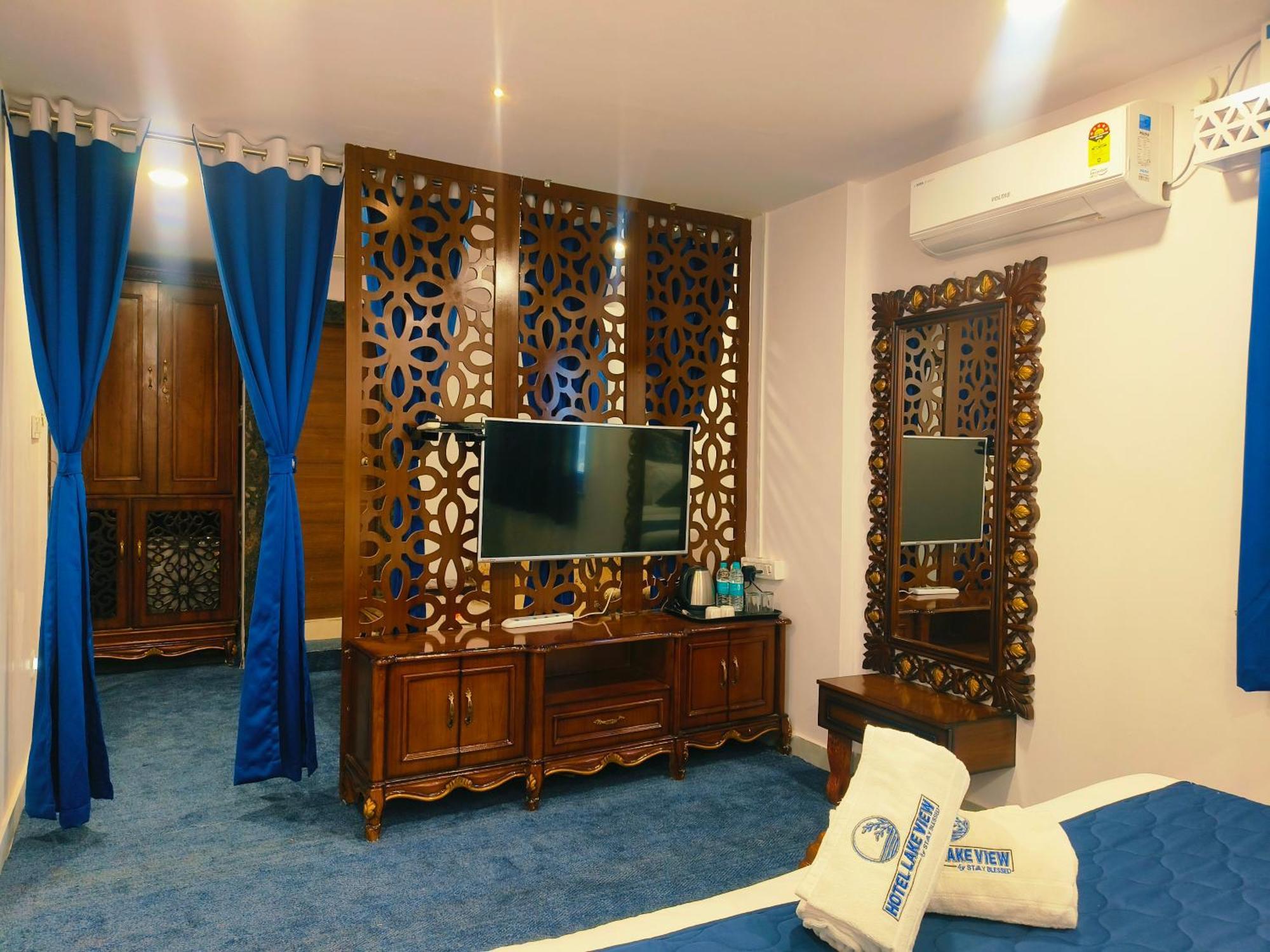 Hotel Lake View Airport Zone Хидерабад Екстериор снимка
