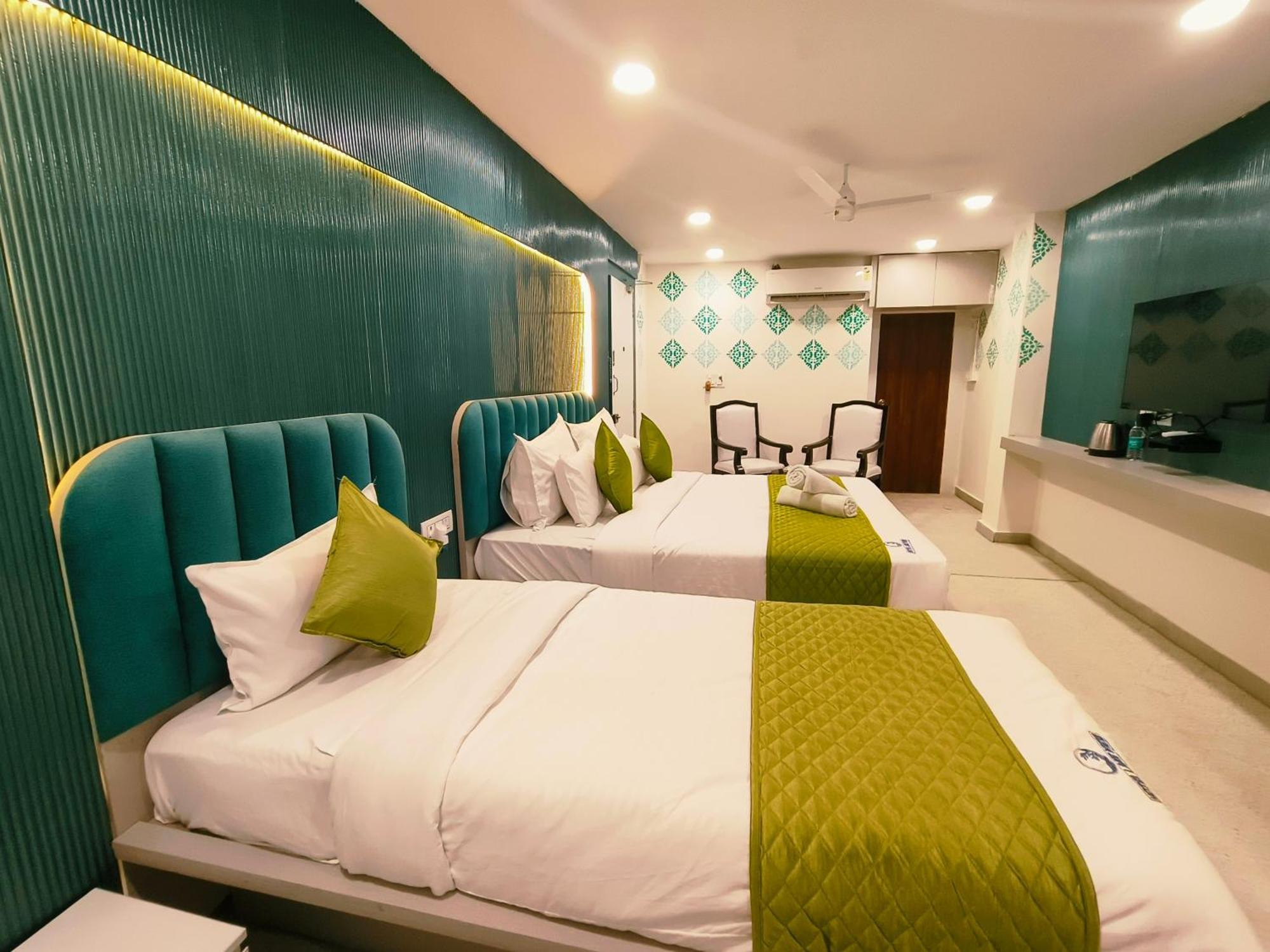 Hotel Lake View Airport Zone Хидерабад Екстериор снимка